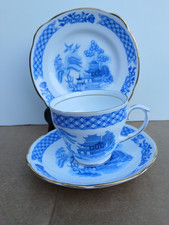 Vintage Duchess Fine Bone China Trio Tea Cup Saucer Side Plate Blue Willow White