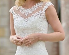 Wedding dress net / lace