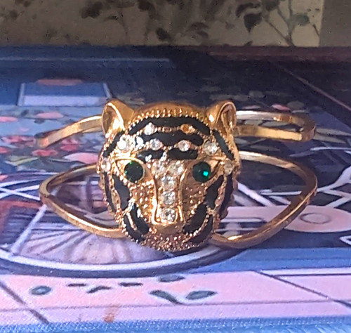 Gold tone tiger head cuff - gold,