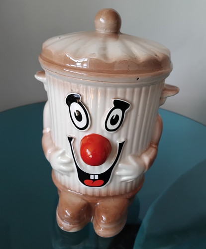 Vintage dusty bin - 321, tv