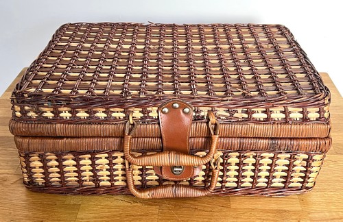 Vintage picnic basket - picnic,