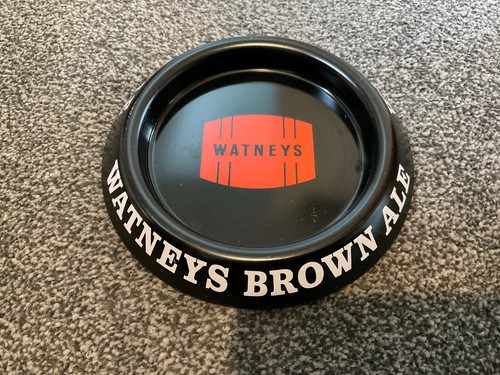 Vintage red barrel ashtray - red,
