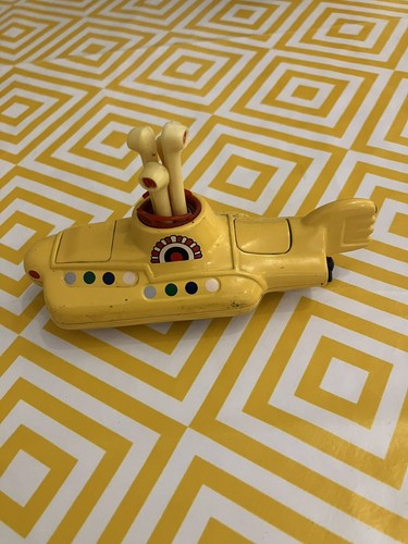 Corgi the beatles yellow - corgi,