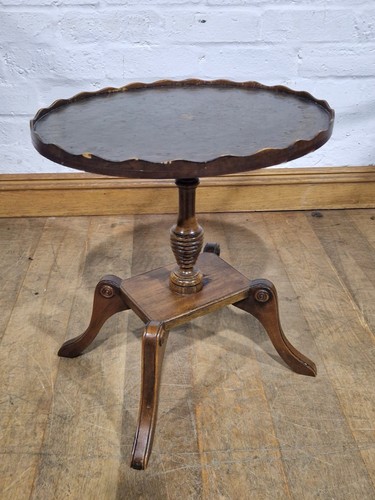 Small pedestal side table - ,