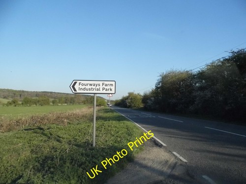 Photo 12x8 dagnall - road, by