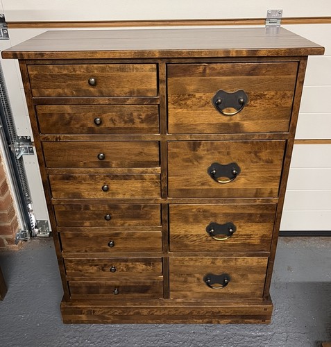 Laura ashley garrat - ashley, chest