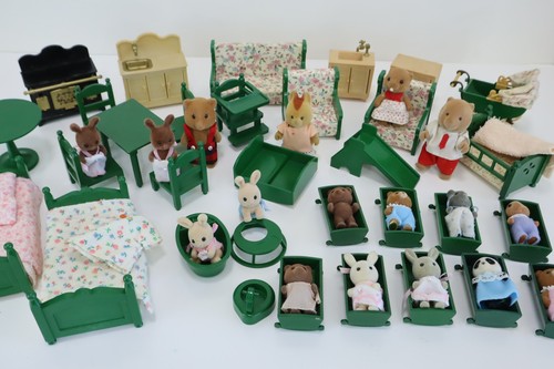 Large lot vintage sylvanian - lot,