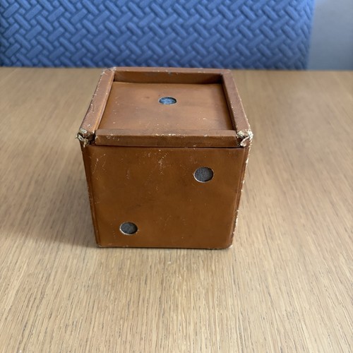 Leather dice box with - box, shaker