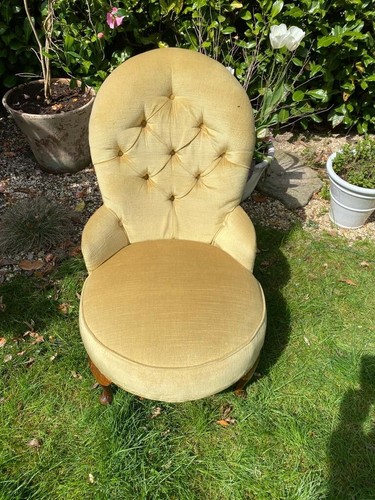 Button back nursing chair - back,
