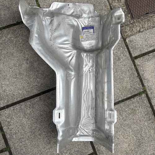 Volvo fuel tank heat shield - fuel,