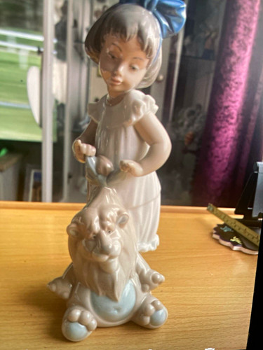 Nao lladro hand - lladro., painted