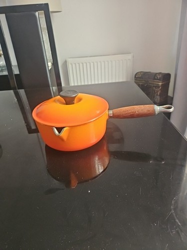 Creuset cast iron saucepan - cast,