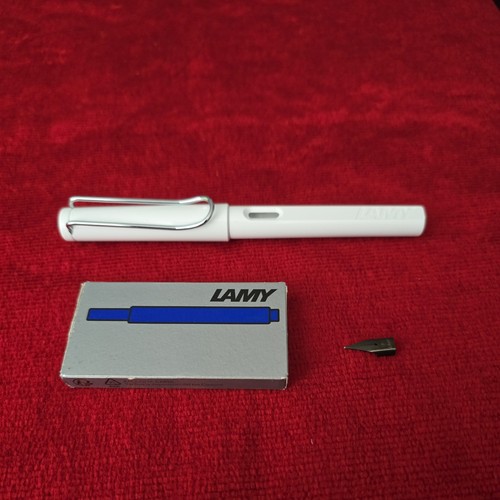 White lamy safari fountain - fountain, pen