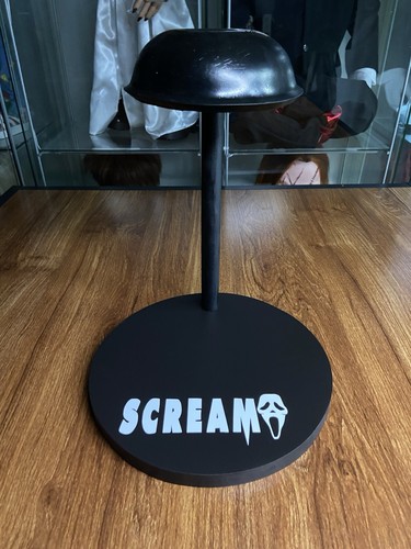 Scream ghostface mask stand - scream/ghostface,