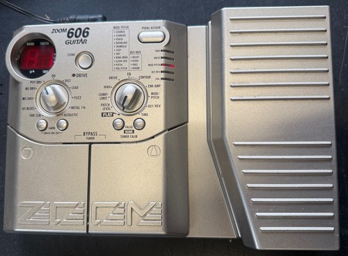 Zoom 606 guitar - guitar, pedal
