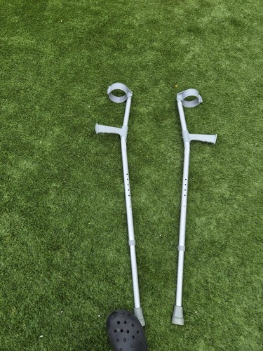Coopers forearm crutches