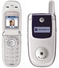 GENUINE MOTOROLA V220 FLIP MOBILE PHONE-UNLOCKED WITH NEW CHARGAR AND WARRANTY