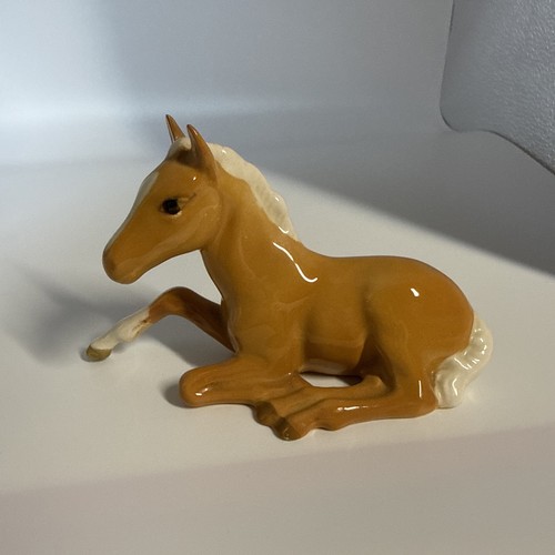 Beswick palomino lying down