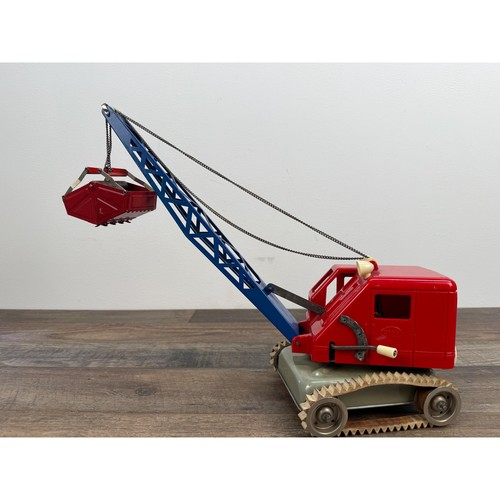 Vintage gama tin - crane, clam