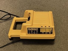 Dewalt DE9000 Li-ion Battery Charger 28v/36v 220-240V UK Wall Socket