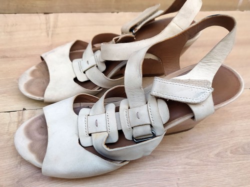 Clarks soft beige leather - ,
