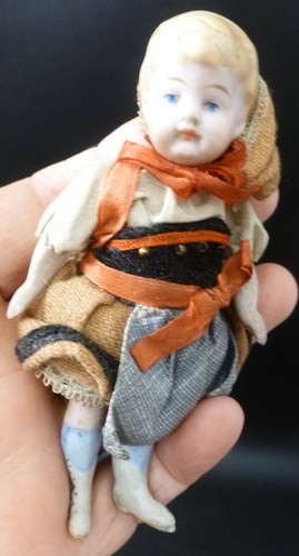Tiny antique doll - doll,, /