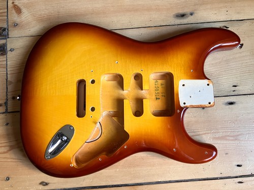 Squier stratocaster fender - stratocaster,