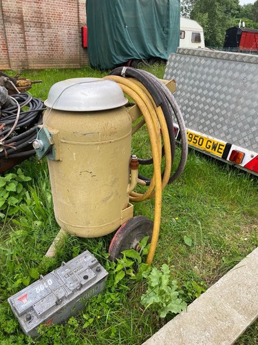 Sand blasting pot - blasting,