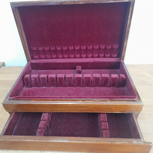 Vintage empty wooden canteen - wooden,