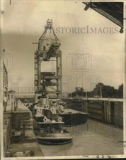 1960 Press Photo Dock Board's