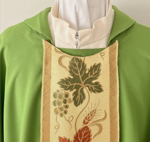 Green chasuble with italian - with,
