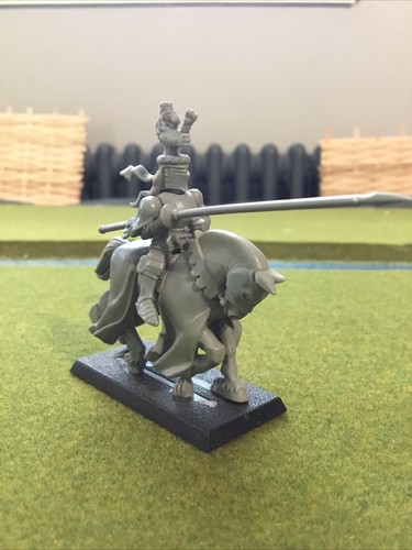 Bretonnian mounted knight - bretonnian,