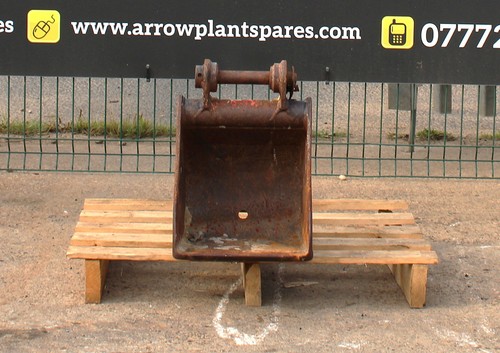 Used ditching bucket on - bucket,