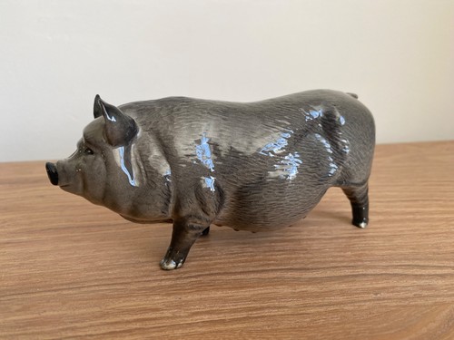 Royal doulton pig figurine - royal,