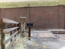 O Gauge Beware Of Trains and Shut & Fasten Gate Signs Scenic Accessory