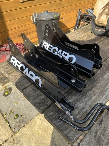 Recaro bucket seat side - side, mounts