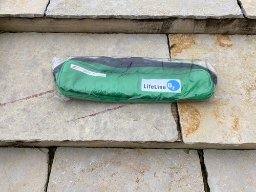 Paramedic ambulance oxygen - /,