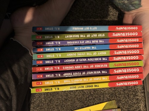 Goosebumps book bundle - book,