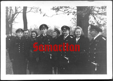 I12/32 WW2 ORIGINAL PHOTO OF GERMAN WEHRMACHT OFFICERS WITH DAGGER