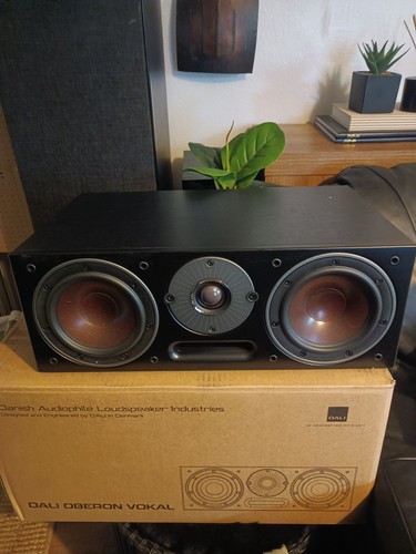 Used dali oberon - used, centre