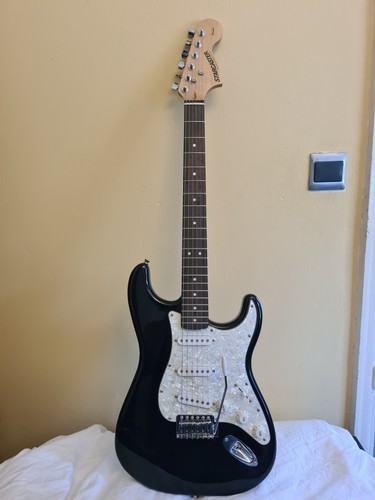 Starcaster fender - by,