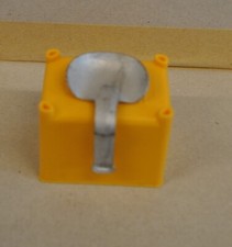 CHAD VALLEY 1:16 ,E27N TRACTOR WHITE METAL SEAT