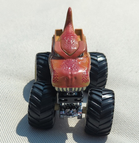 Hot wheels monster jam - hot,
