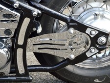 YAMAHA DRAGSTAR VSTAR XVS 650 & A CLASSIC CHROME DRIVE SHAFT SKULL COVER GUARD