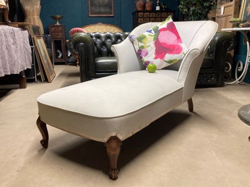 Charming vintage tub chair - charming,