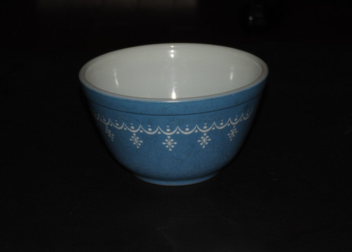 Vintage pyrex bowl - bowl, blue