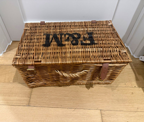 Fortnum mason m - mason, f&m