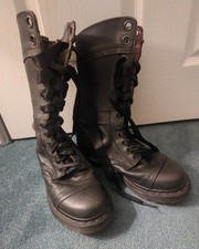 Dr. Martens Triumph Aimilita