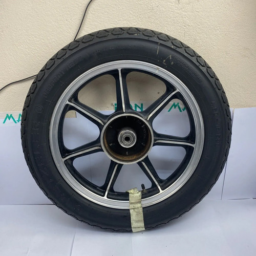 Rear wheel rim with tire