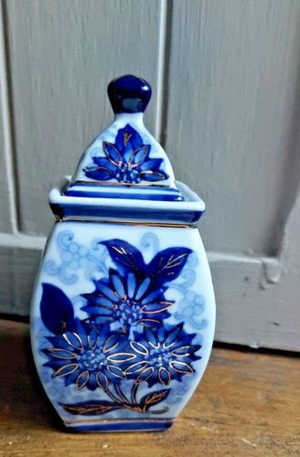 Chinese porcelain ginger - ginger, jar